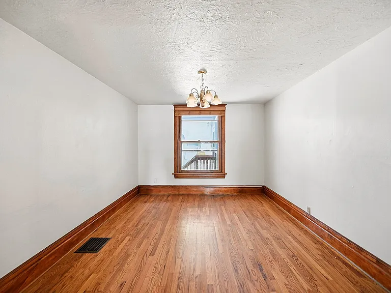 1233 Elizabeth St — Photo 9
