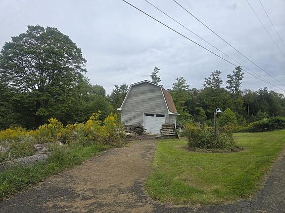 3rd image of 3454 Fox Hill Rd