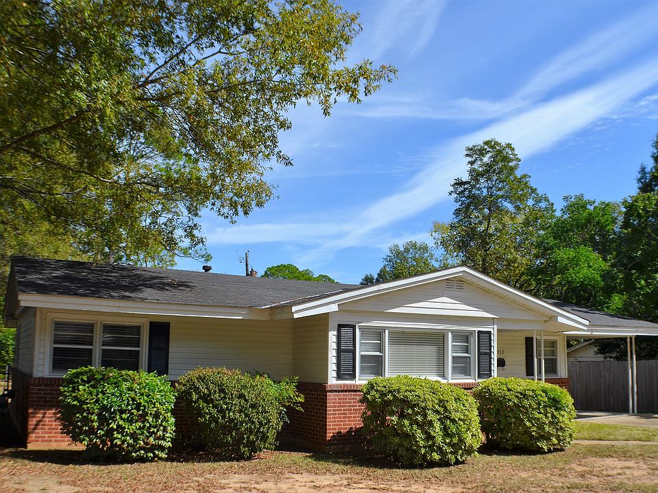 Welcome home to 932 Parkwood Drive!