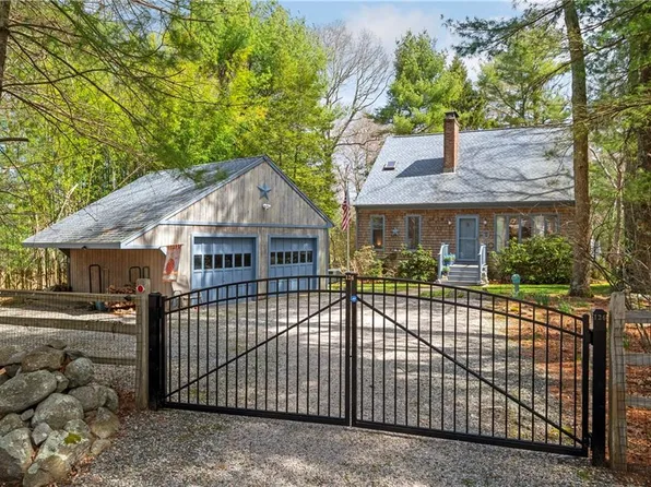 126 Biscuit City Rd, Charlestown, RI 02813