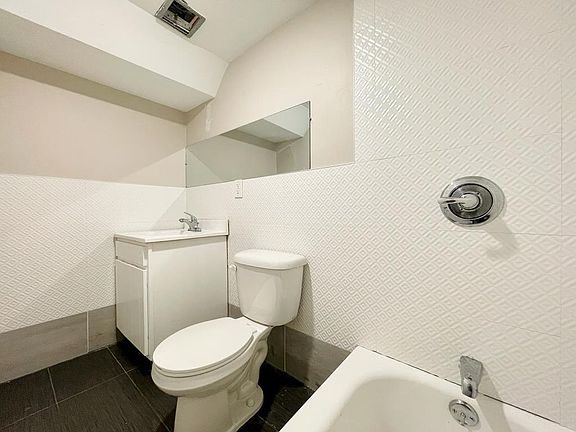4th image of 169 Clinton Ave #1A