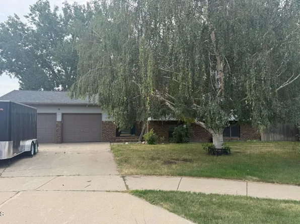 2353 18th Cir W, Williston, ND 58801