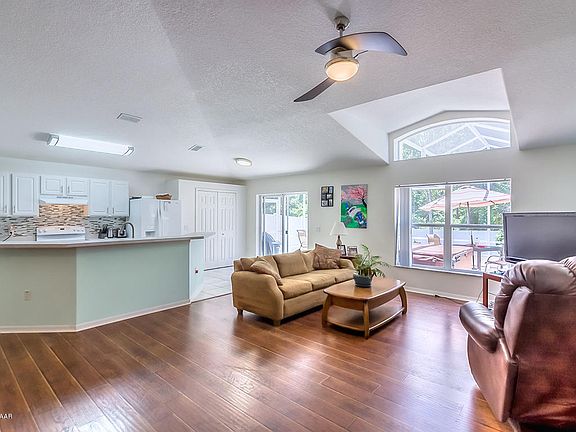3rd image of 301 Dahoon Holly Dr