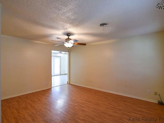 3rd image of 4211 Canberra Dr