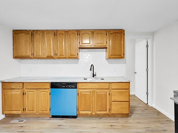 5th image of 1059 Seneca St