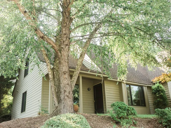 281 Autumn Grove Ct, Charlottesville, VA 22902