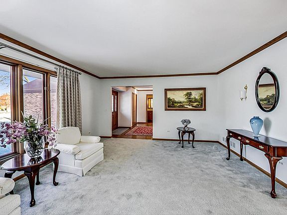 5th image of 2209 E Amhurst Ct