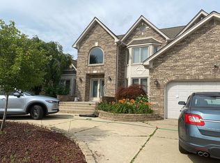53322 Azalea Dr, Macomb, MI 48042