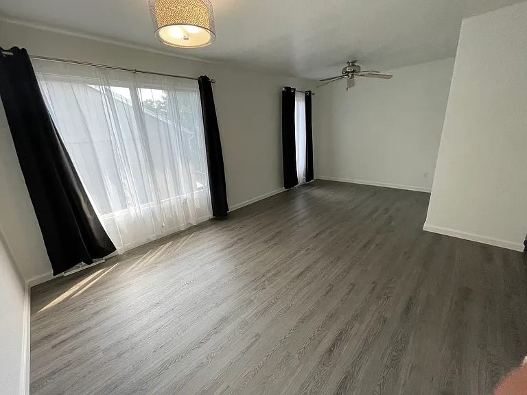 Large 2nd upstairs bedroom