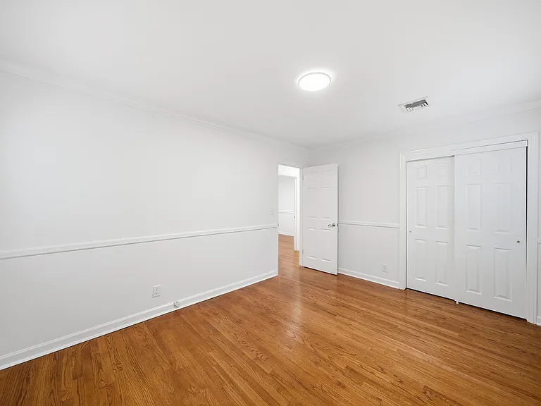 10 Lloyd Ave — Photo 28