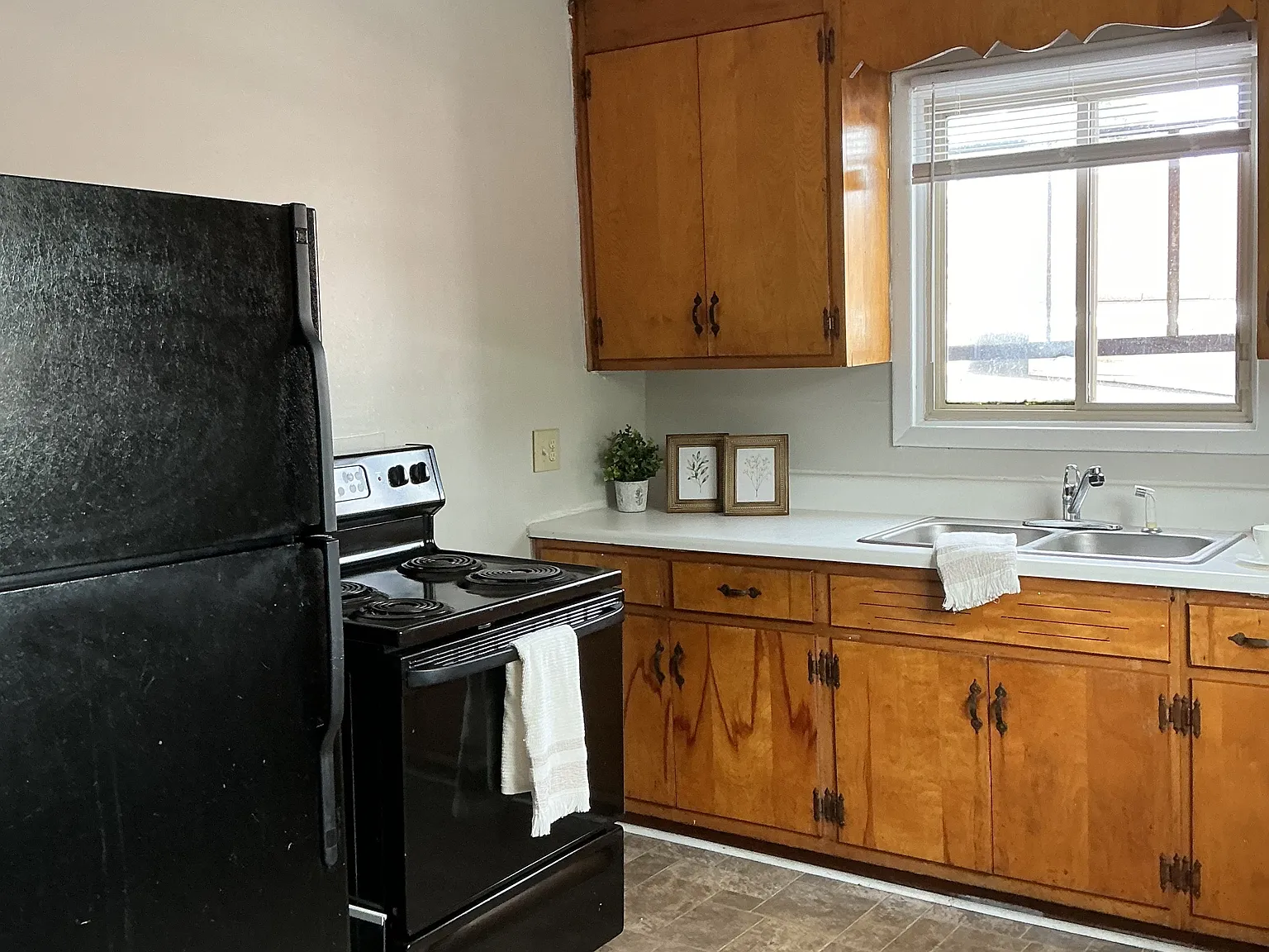 718 N Main St — Photo 3