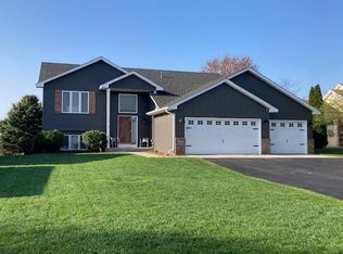 1117 Farmers Ln, Belle Plaine, MN 56011