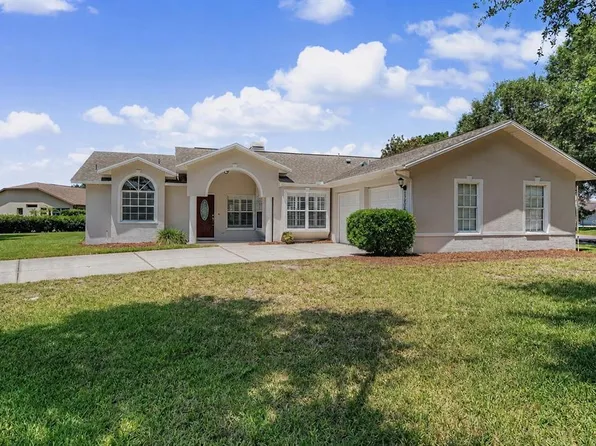 6208 Huntington Dr, Zephyrhills, FL 33542