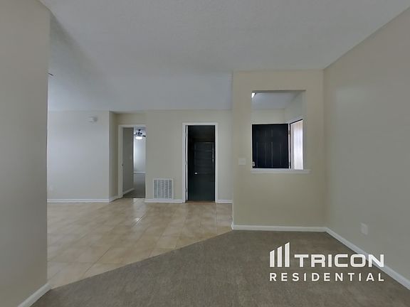 4th image of 920 Majestic Cypress Dr N