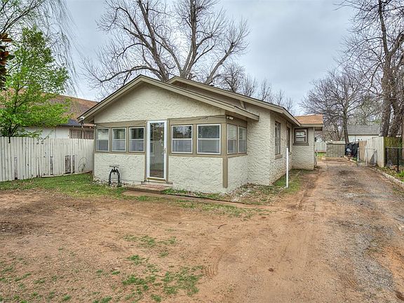 2nd image of 216 SW 35th St