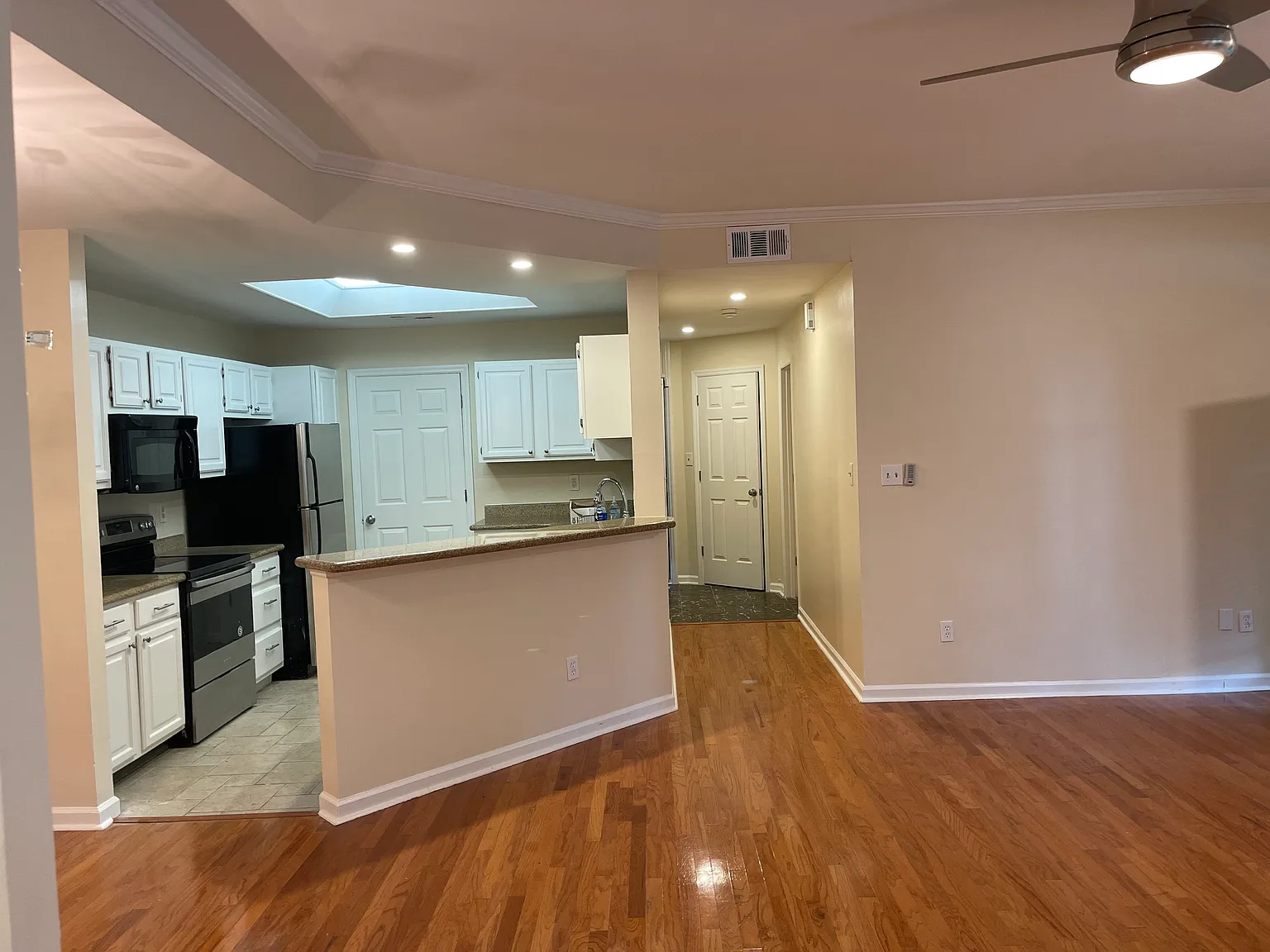 2 bed, 1495 sqft, $2,500 — Photo 4