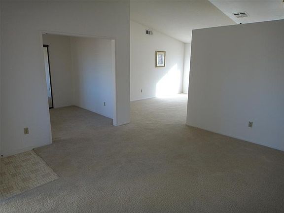 3rd image of 812 Webb Ave