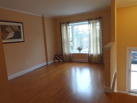 2nd image of 105 Meadowlark Ave