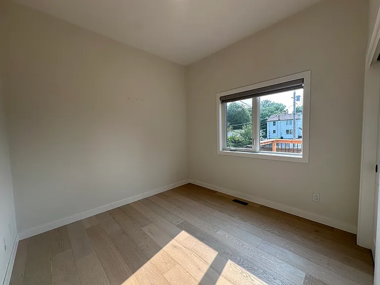 325 Lockwood St — Photo 21