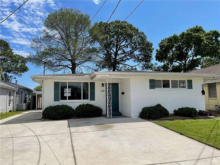 619 E William David Pkwy — Photo 1