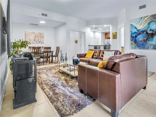 16100 Emerald Estates Dr APT 298, Weston, FL 33331