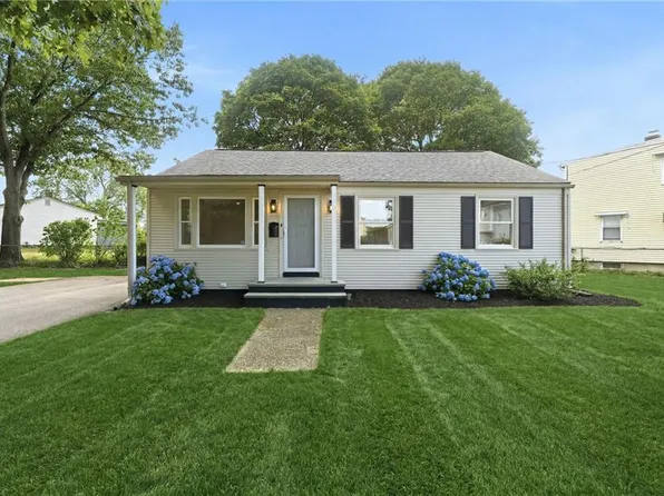 28 Plain St, Rumford, RI 02916