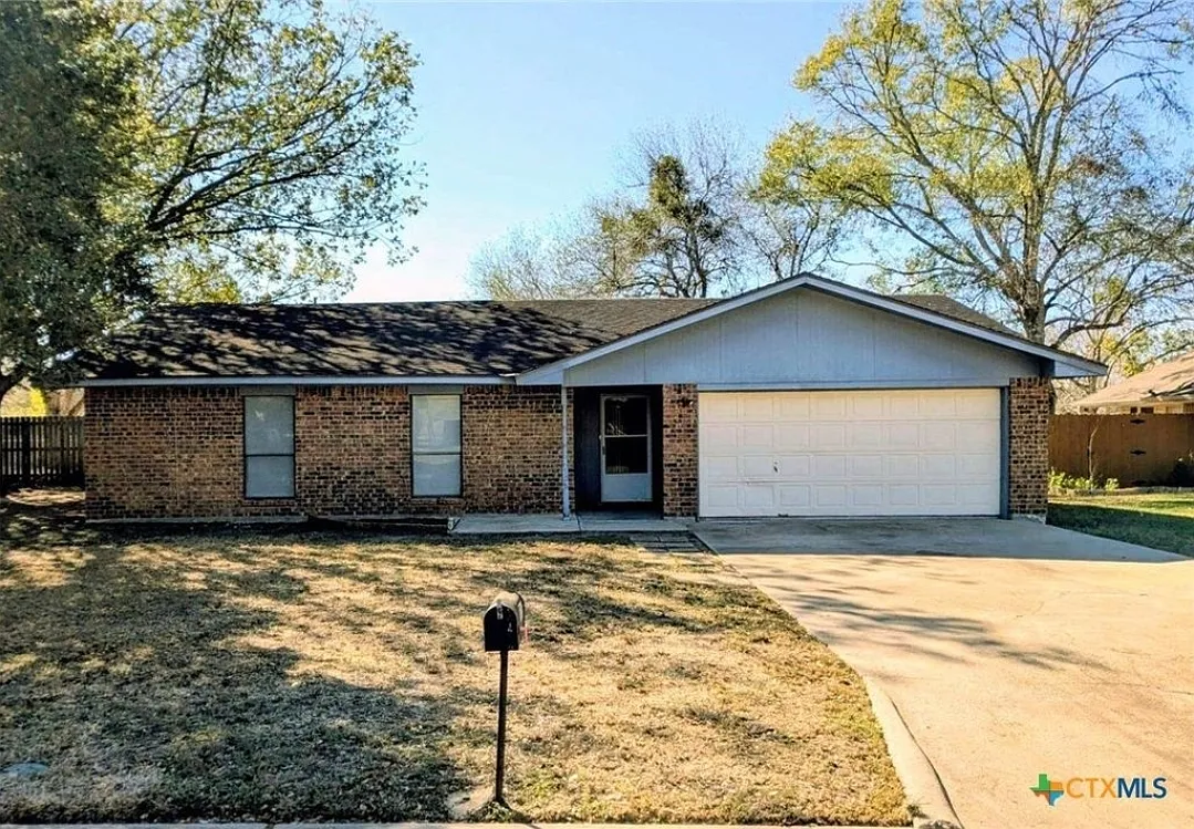 3 bed, 1396 sqft, $550 — Photo 1
