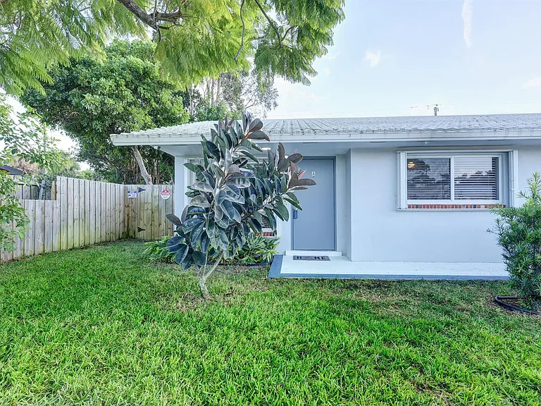 947 Fra Mar Pl — Photo 2