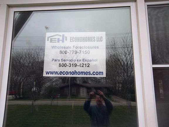 4th image of 472 Ionia St