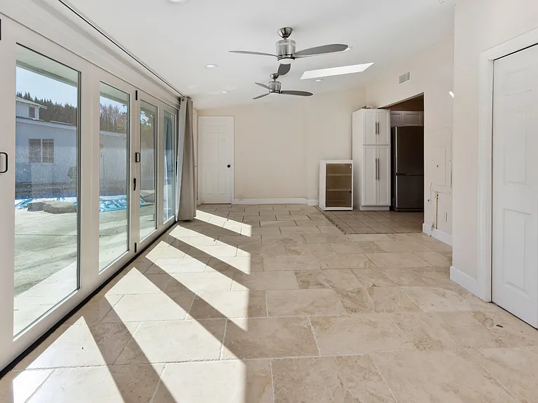 12504 Saratoga Ave — Photo 9