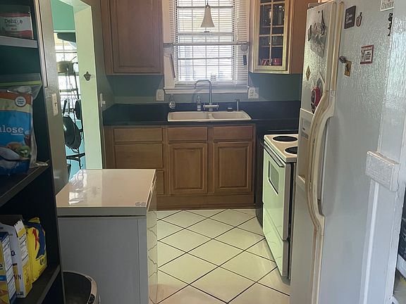 5th image of 2586 College St APT 1