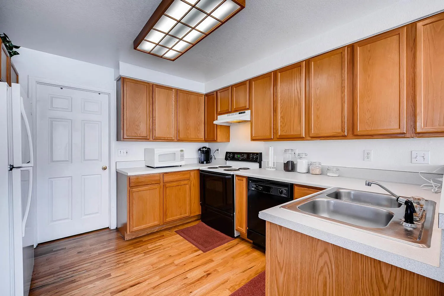 2 bed, 1.5 bath, 2000 sqft, $2,495 — Photo 4