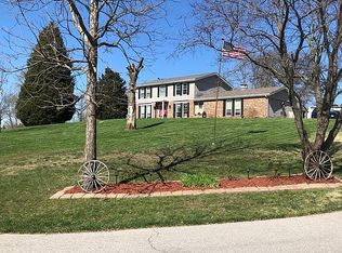 12 White Oak Ln, Saint Peters, MO 63376