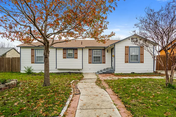 294 El Monte Blvd — Photo 1