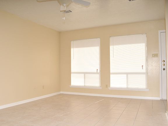 3rd image of 801 Navarro Dr
