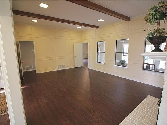 4th image of 2009 Brandeis Dr
