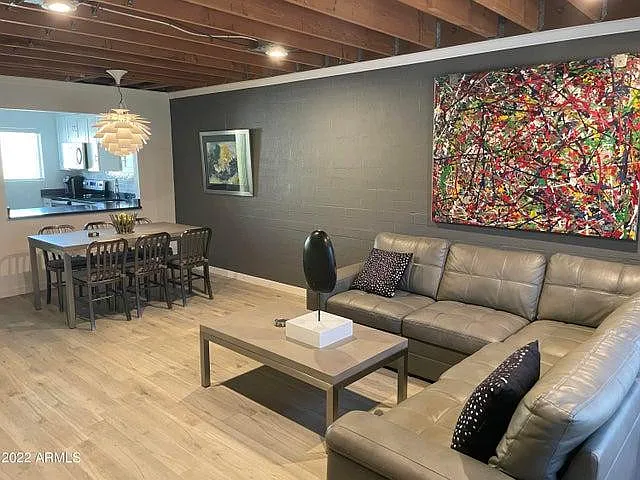 2 bed, 1.5 bath, 1039 sqft, $2,050 — Photo 1