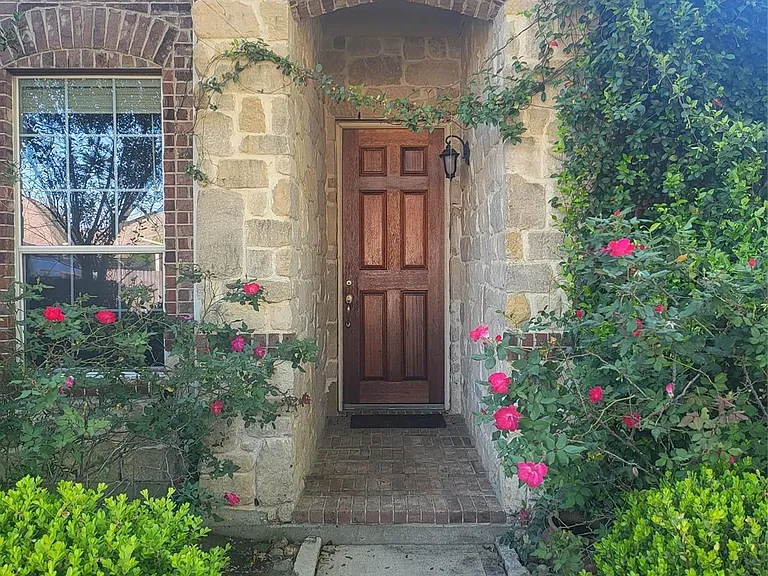 606 Admiral Bay Ln — Photo 3