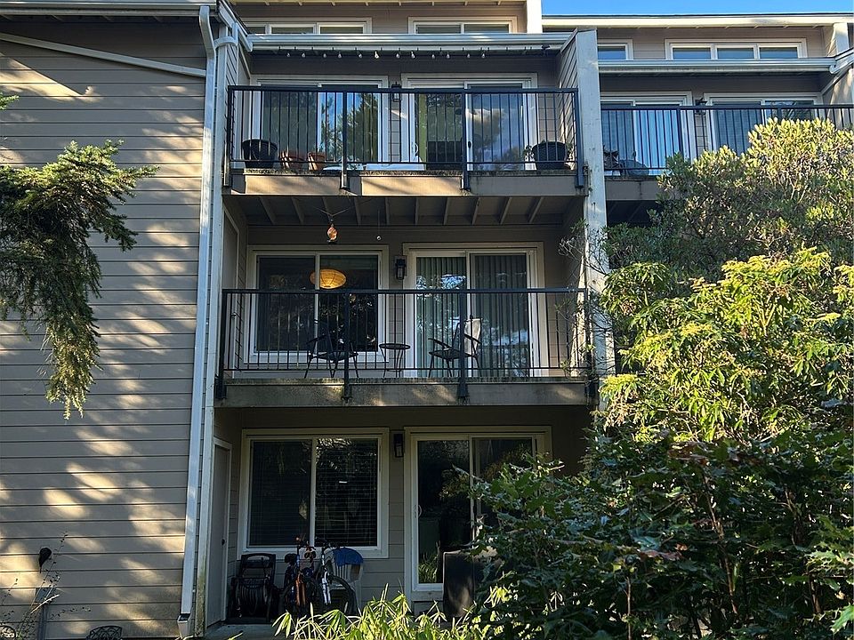 1st image of 19851 25th Avenue NE #221