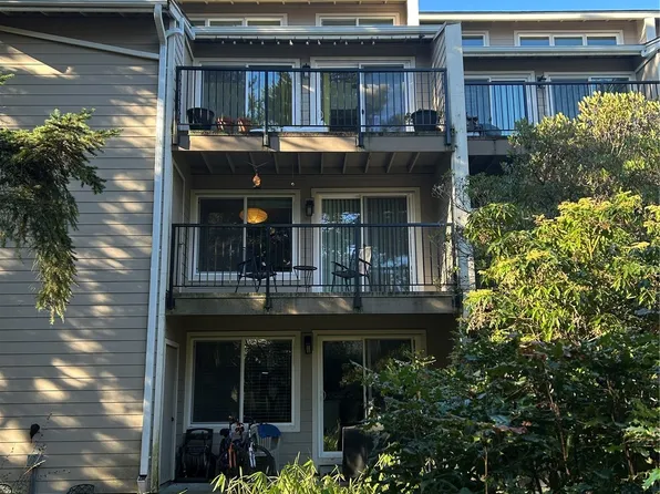 19851 25th Avenue NE #221, Shoreline, WA 98155