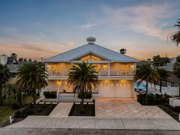 3 Aloha Ln, Rockport, TX 78382