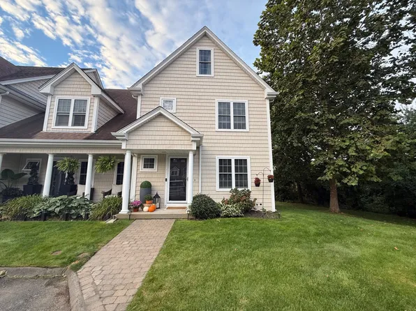 700 Lees River Ave Unit 12, Somerset, MA 02725