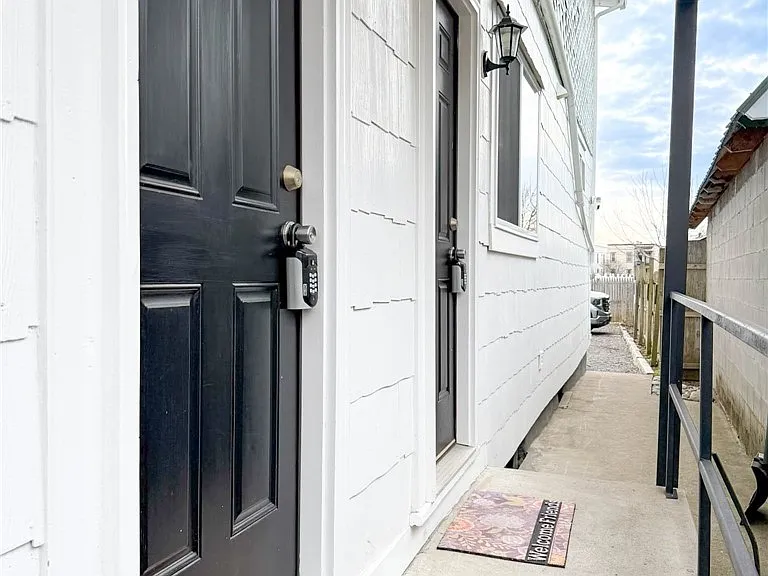 1015 White Pl — Photo 22