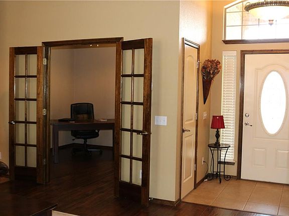 3rd image of 509 SW 159th Ter