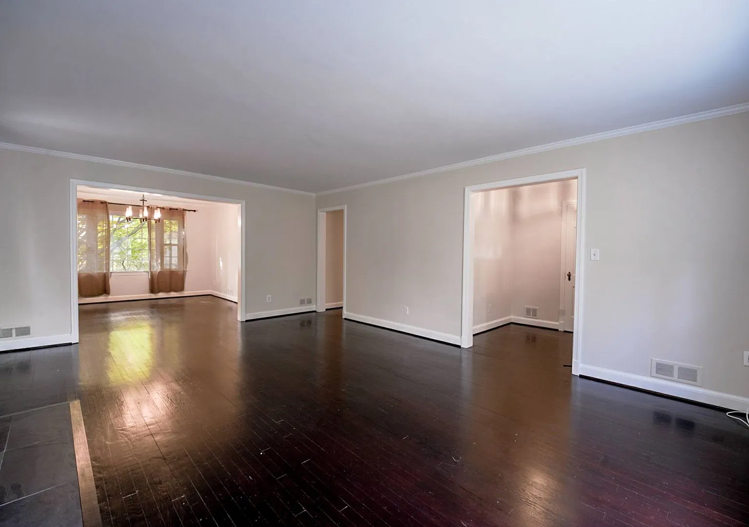 Picturesque 4BR/2.5BTH home in Chevy Chase Village. Available NOW! — Photo 4
