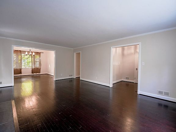 4th image of 3902 Everett St