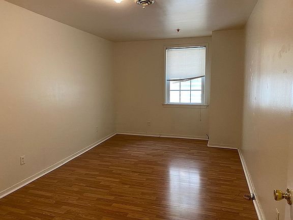 3rd image of 2024 Parkwood Ave #B