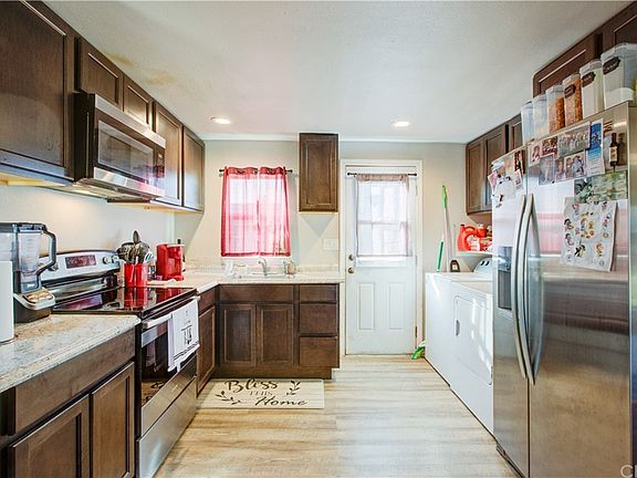 2nd image of 2891 Beachwood Dr