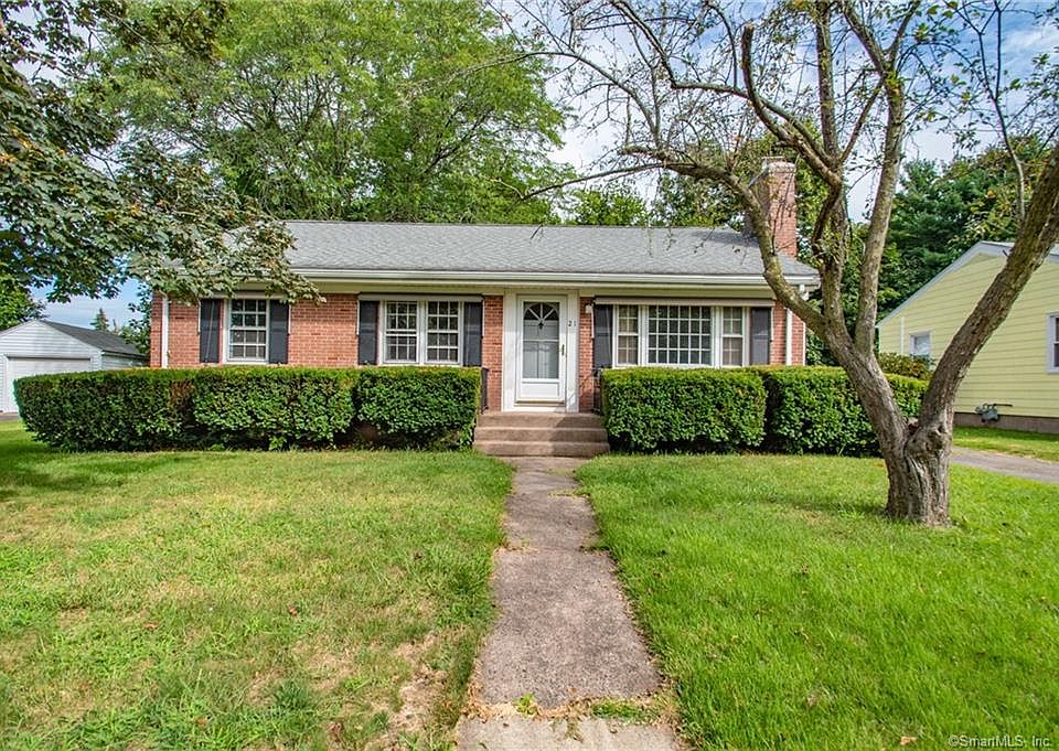 1st image of 21 Sherwood Cir