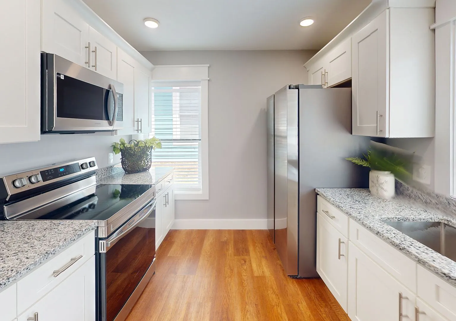 Waitlist for Aug2027Jul2028 Now Open! | 4BR/4BA Near UTK in Fort Sanders — Photo 2